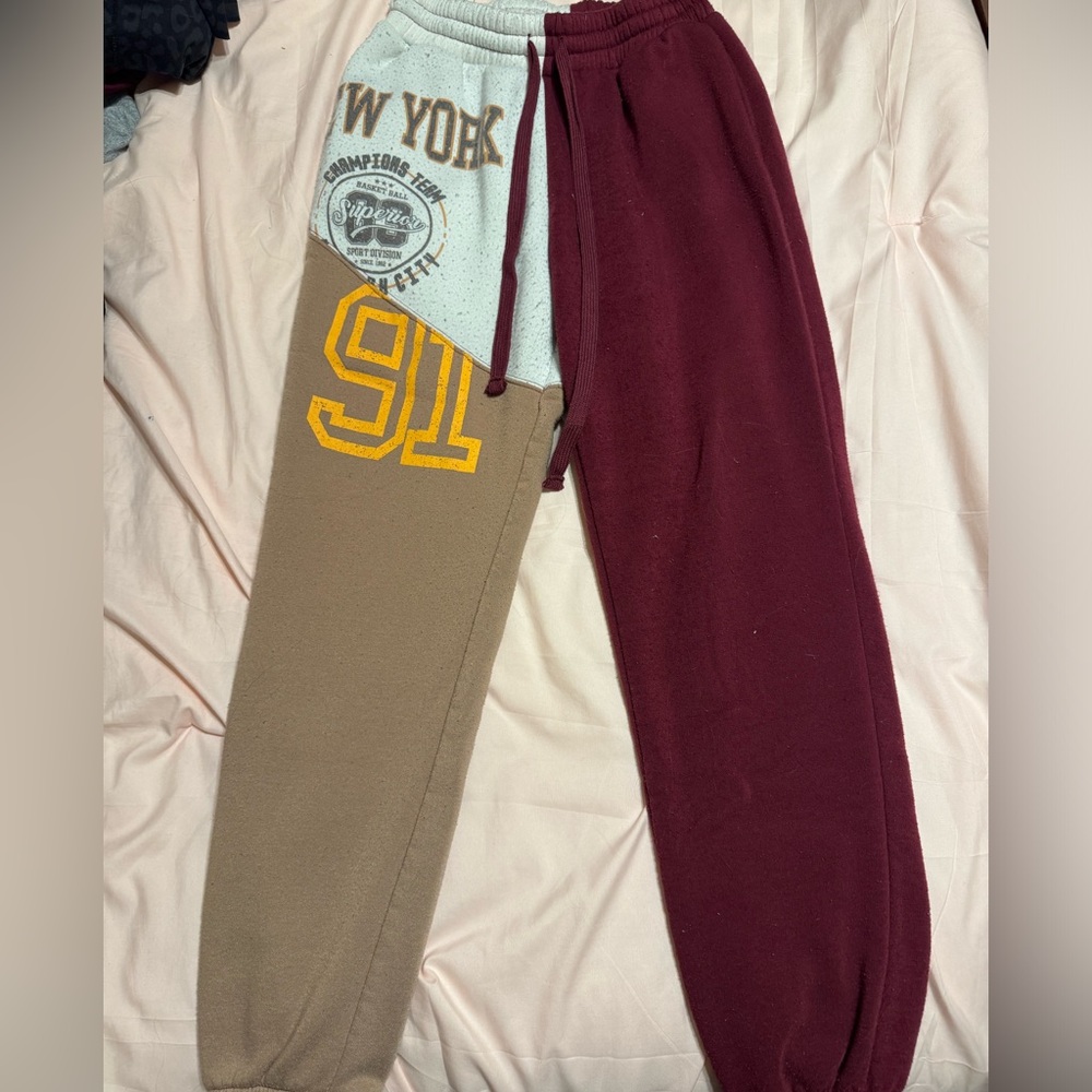New York sweatpants, size medium, in great condition